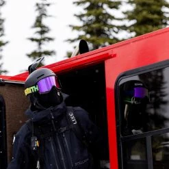 Smith Squad MAG ChromaPop Snow Goggles with gogglesoc -Deals Yakima Shop a63b36e2 a7ea 4817 80d3 039daa0c102c